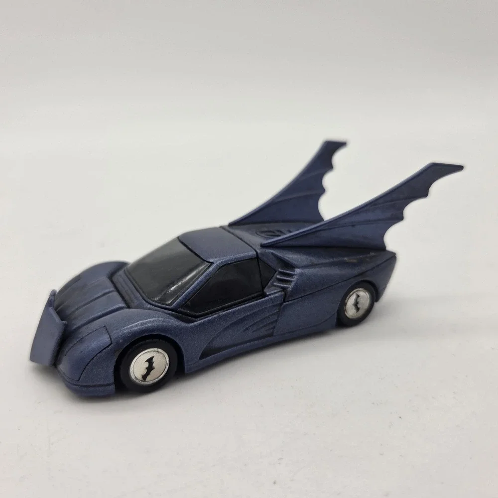 CORGI CLASSICS BATMAN BATMOBILE 2000 BMBV2 DC COMICS CAR MODEL 77308 1:43